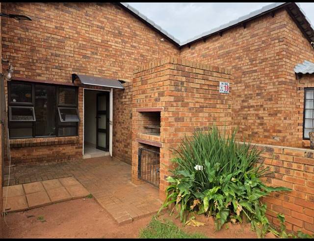 3 BEDROOM TOWNHOUSE FOR SALE IN NOORDHEUWEL